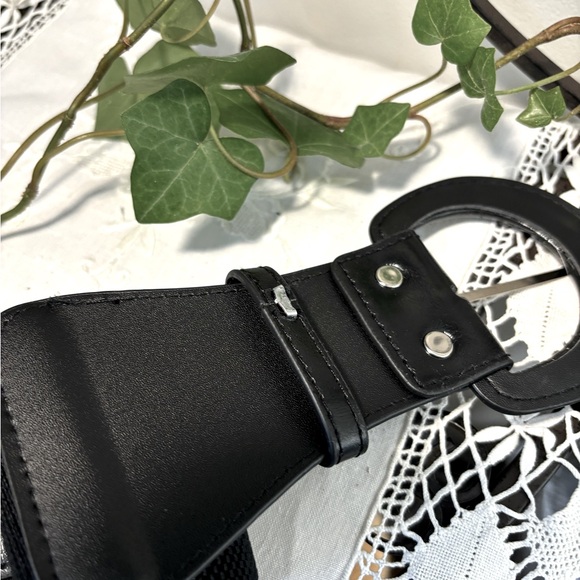 Black Stretch Cinch Belt, Size 34.5 x 3” - Picture 2 of 6